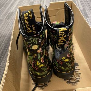 Doc Martens Bloom 8 eye boots
